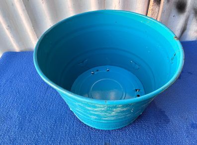 Green tin flower pot
