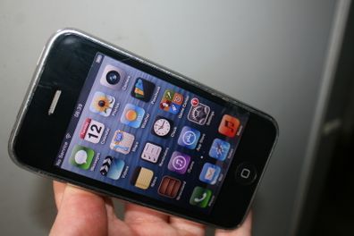 Apple iPhone 3GS - 16GB - Black Unlocked - WORKING A1303 (GSM) Fully Functional