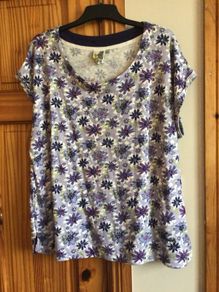 Weird Fish Ladies Floral 100% Organic Cotton T Shirt Size 20 Includes Postage