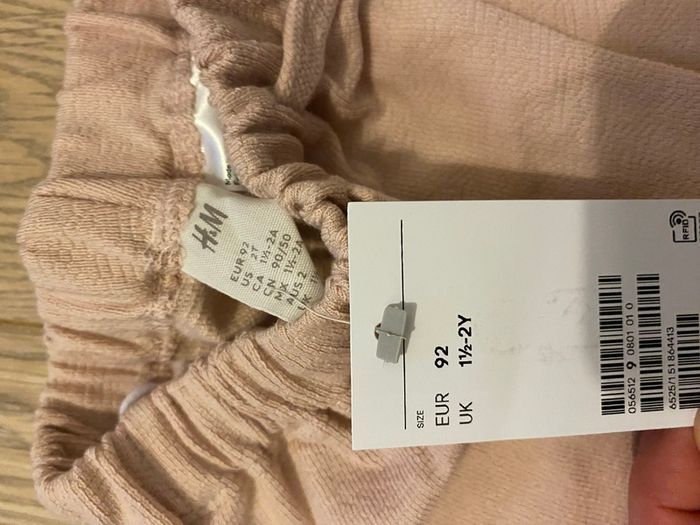H&M joggers + free stick on earrings