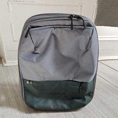Samsonite StackD Biz 17.3" expandable laptop backpack in Forest green/grey.