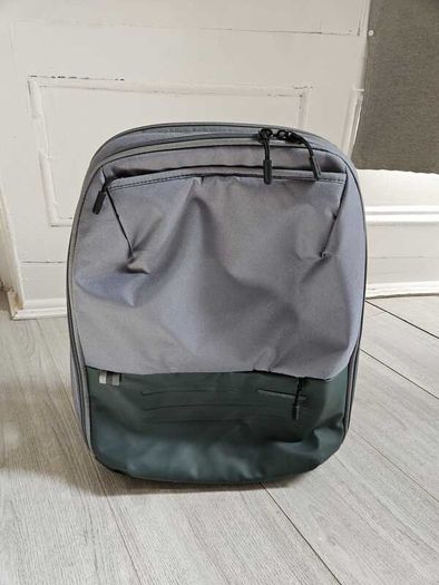Samsonite StackD Biz 17.3" expandable laptop backpack in Forest green/grey.