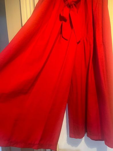 Uni size . beautiful red color