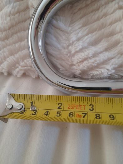 Wall mounted towel rack