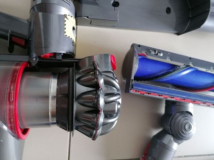 dyson in great condition after full service done with fresh filter and battery life