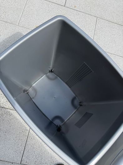Rubbish & compost bins