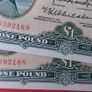 Irish 1963  2 X consecutive pound banknotes in almost uncirculated condition Image 2