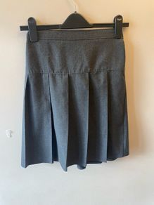 Dunnes grey skirt (as new) age 11-12