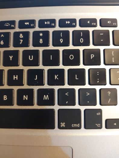 Apple MacBook Air 13 inch, Model A1369,  i5,  1,7GHz, no Ram, needs Ram, excellent cosmetic condition