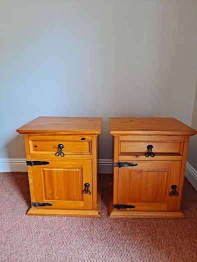 set of bedside lockers
