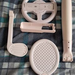 DreamGear Nintendo Wii Sports Accessories Bundle  Steering Wheel & Rackets