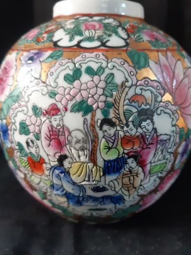Famille Rose Medalion Ginger Jar