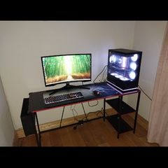 gaming desk and chair