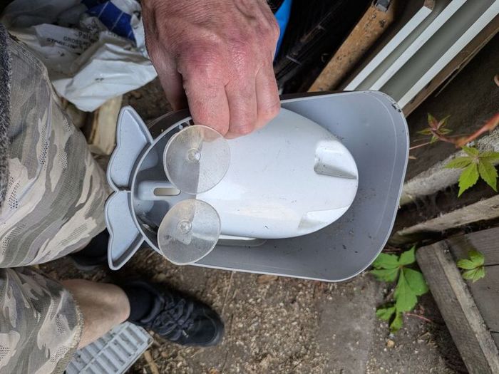 boys toilet trailing urinal
