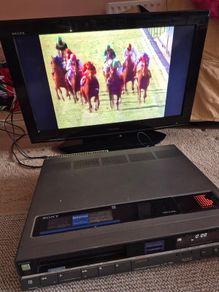 Sony Betamax SL-F30 UB & 50 tapes.