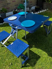 Picnic camping table