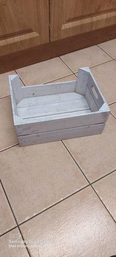 wooden display advertising crisps crate,good condition, buyer collects,or pays postage,