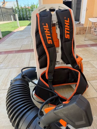 STIHL BGA 300 blower with STIHL ADA1000 dual battery backpack adapter