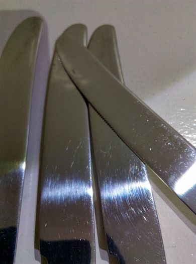 Cutlery (spoons, knives)