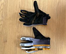 Motorcycle gloves