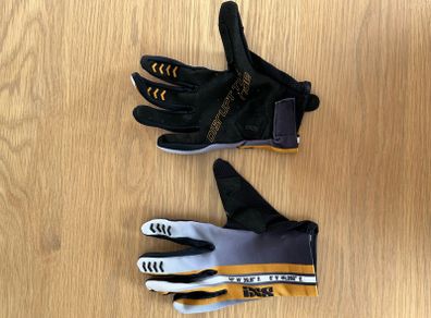 Motorcycle gloves