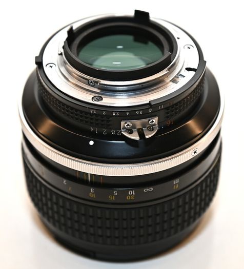 Nikon 85mm f1.4 AIS
