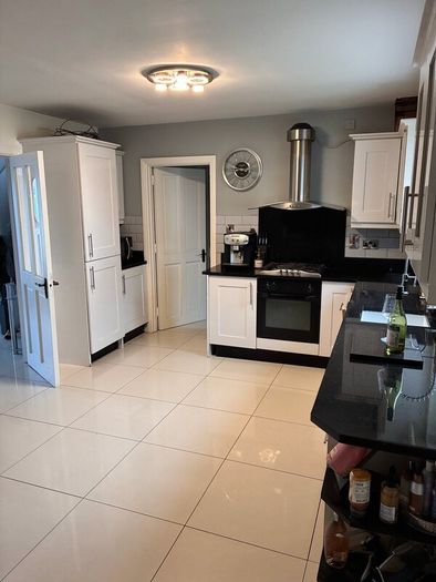 Full Kitchen, Granite Worktops and Appliances