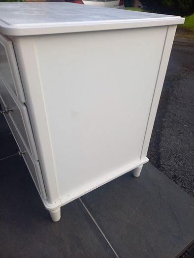 chest of drawers