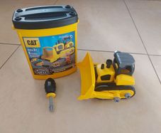CAT Machine Maker Bulldozer