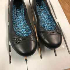 Black flat shoes