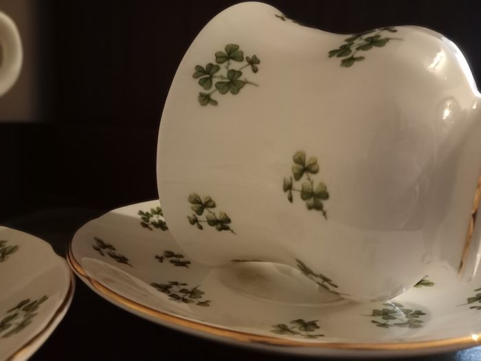 2 x Royal Grafton Fine Bone China Tea Cup & Saucer Set England Green Shamrock Floral