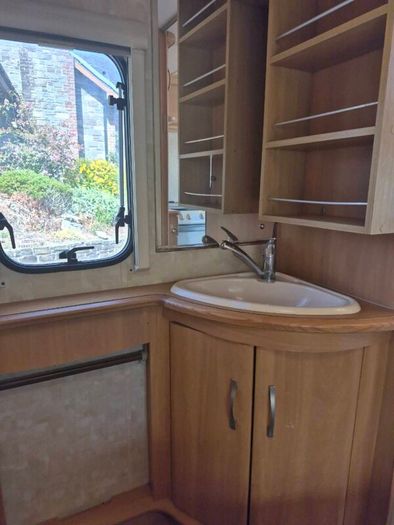 Fixed Bed.caravan.