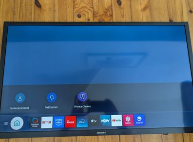 Samsung 32" HD smart tv