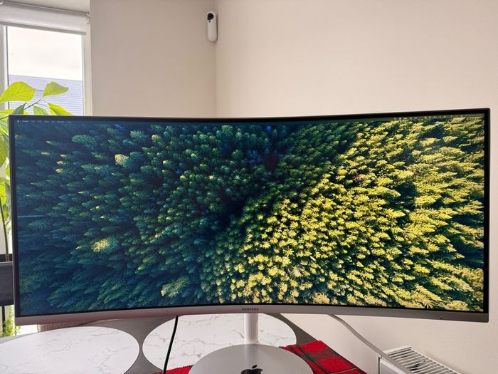Samsung 34" Thunderbolt 3 Curved Monitor with Ultra-wide Screen CJ79