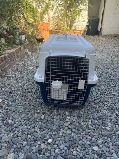IATA-approved pet carrier - small/medium dogs - mint condition