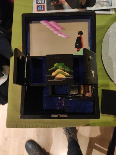 Vintage lacquered musical jewellery box