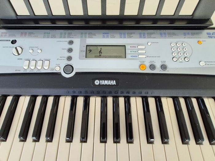 Yamaha Keyboard YPT 200