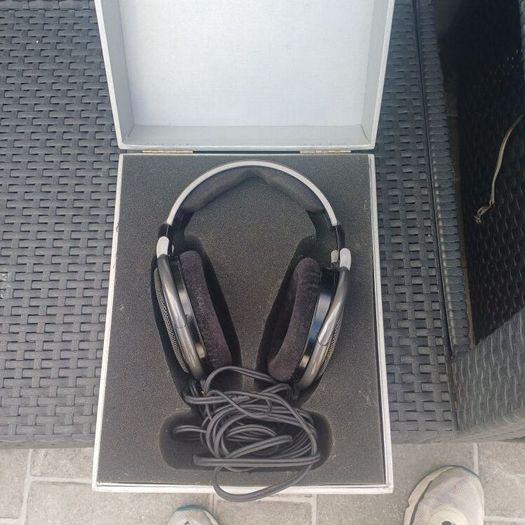 Legendary Reference Class Sennheiser HD650 open-back dynamic headphones boxed