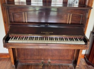 B. Squire & son London piano