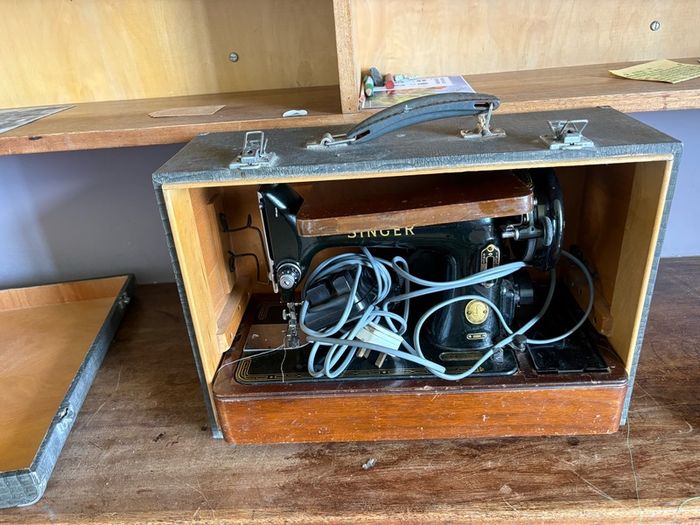 Vintage Singer 99k sewing machine