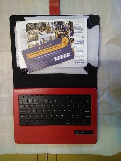 Universal Tablet (9" to 10.1") case with Bluetooth Keyboard