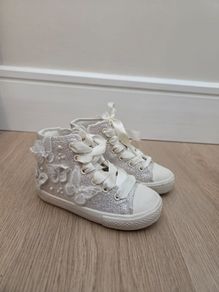 Girls shoes