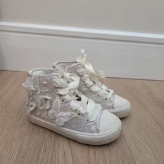 Girls shoes
