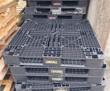 plastic pallets
