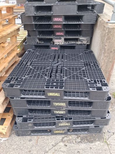 plastic pallets