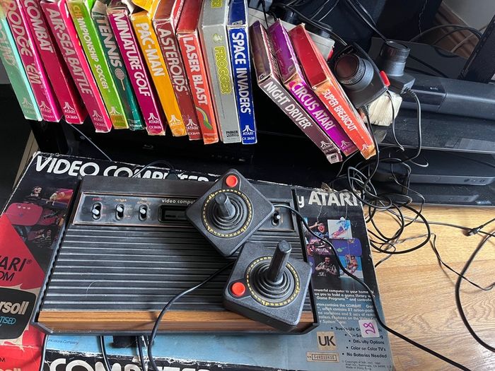 Atari 2600 Space Invaders Woody Atari 2600 with 15 individual games and 14 game Indy 500 driving