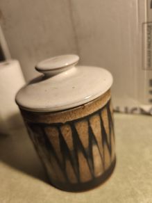Shanagarry Stephen Pearce sugar Bowl with a lid  but no cracks have  tiny chip in the second picture.