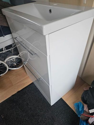 bathroom vanity unit