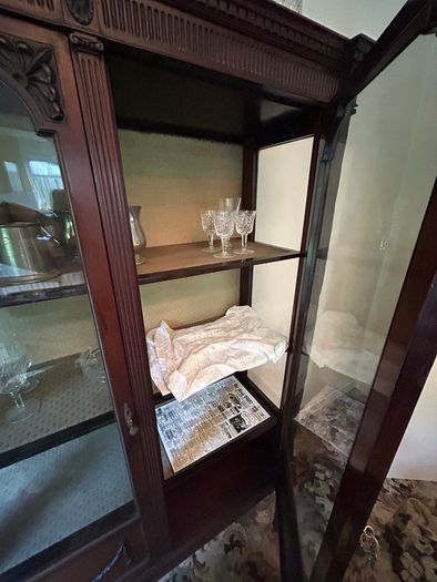 Antique Edwardian / Sheraton Revival Mahogany Glass Display Cabinet / Vitrine