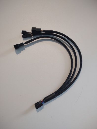 4pins 4-pins PMW fan connector. Power supply Y Splitter Adapter Cable 1 To 3 ways Free viewing